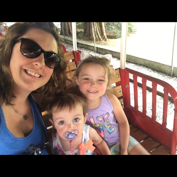 Meet your Posher, April - Picture 2 of 3